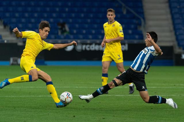 阿森纳可让马丁内利移到右路，或冬窗寻求补强